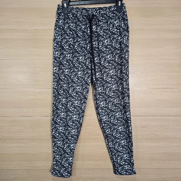 Lululemon Jet Crop Shimmy‎ Shimmer Black / White Women's Size 2 Travel Luxtreme - Picture 2 of 10